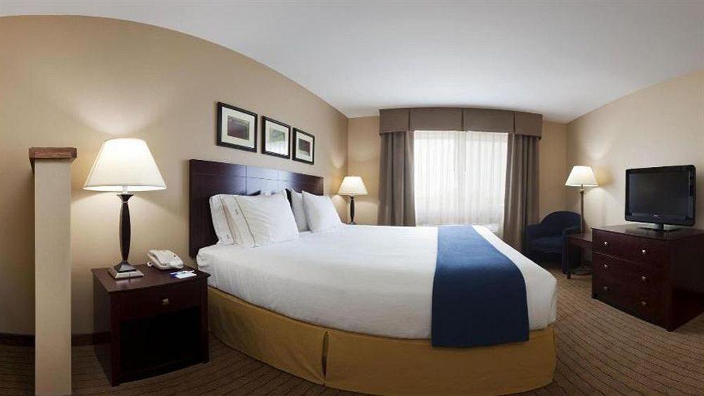 Holiday Inn Express Devils Lake By Ihg Ngoại thất bức ảnh