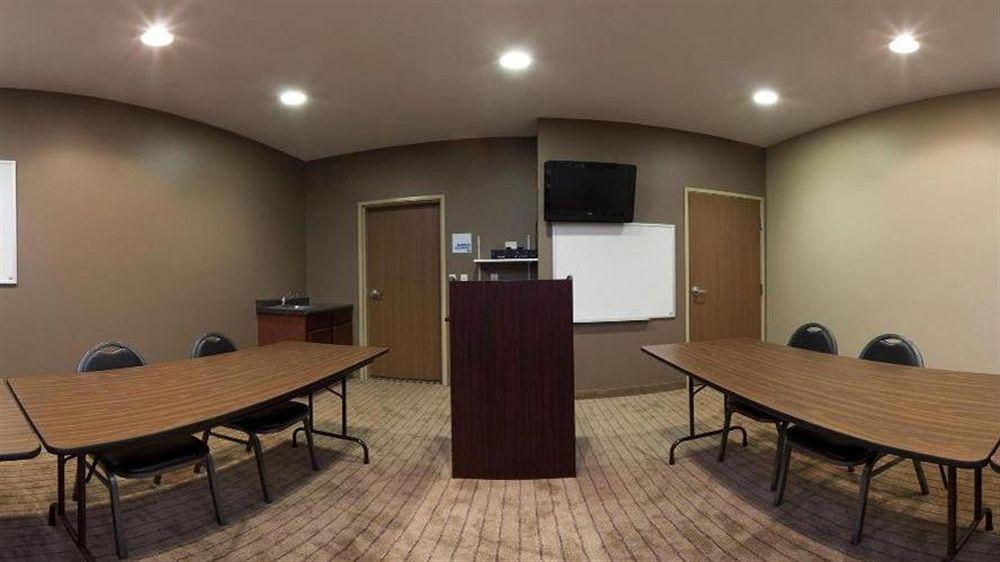 Holiday Inn Express Devils Lake By Ihg Ngoại thất bức ảnh