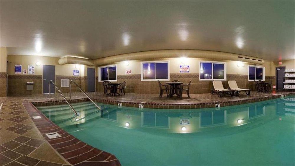 Holiday Inn Express Devils Lake By Ihg Ngoại thất bức ảnh