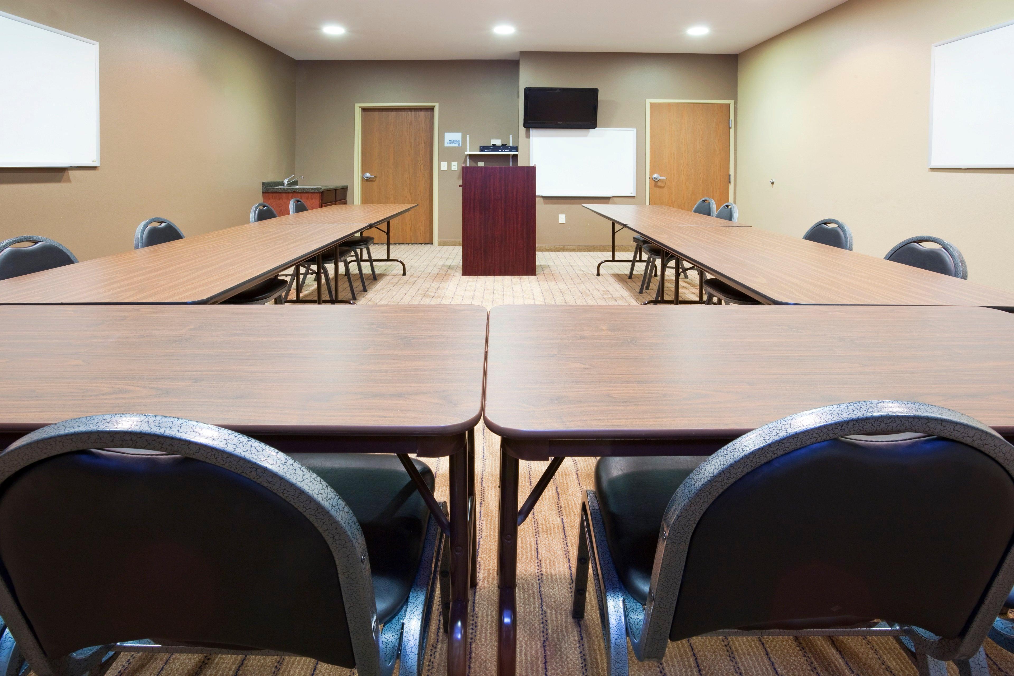 Holiday Inn Express Devils Lake By Ihg Ngoại thất bức ảnh