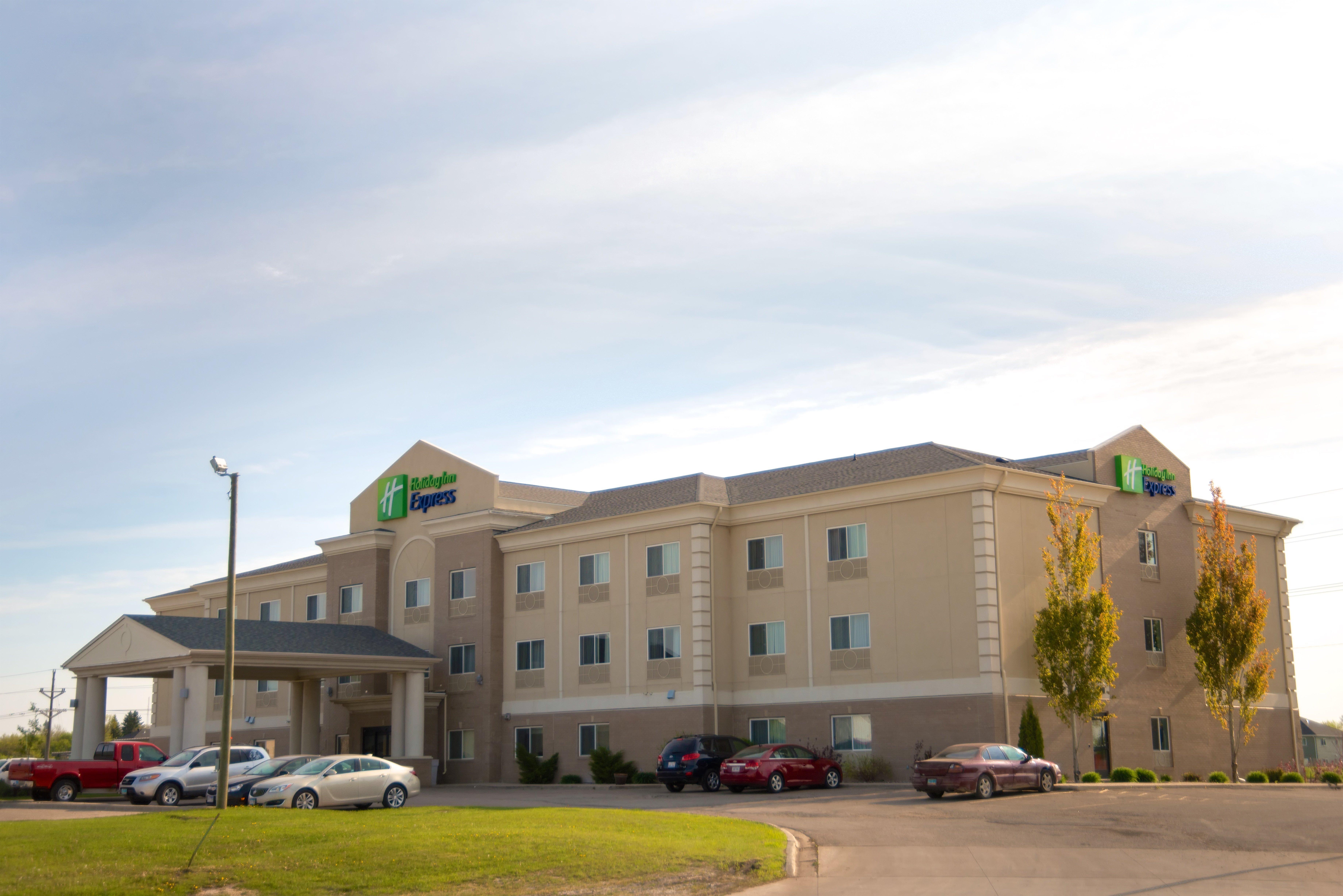 Holiday Inn Express Devils Lake By Ihg Ngoại thất bức ảnh