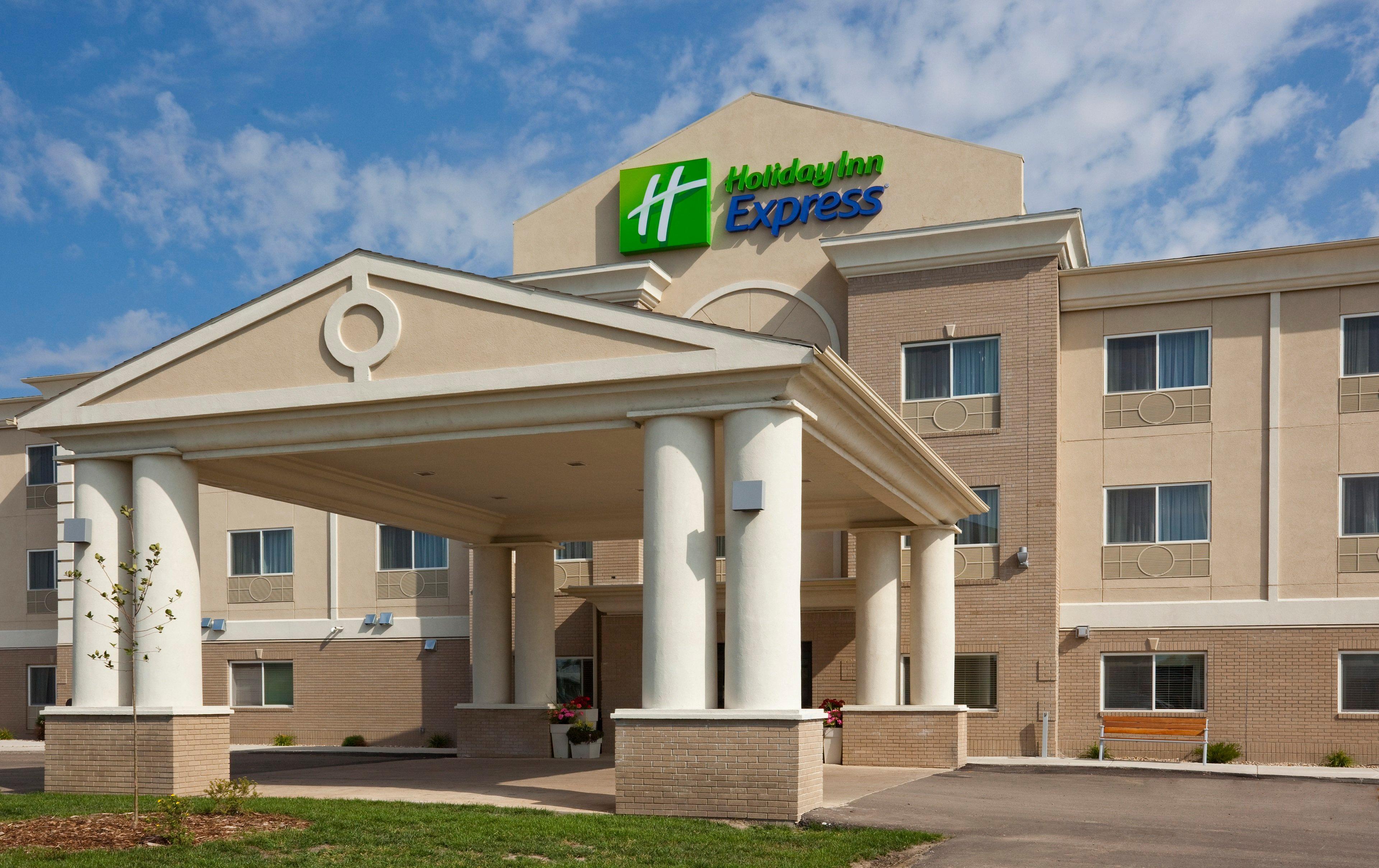 Holiday Inn Express Devils Lake By Ihg Ngoại thất bức ảnh