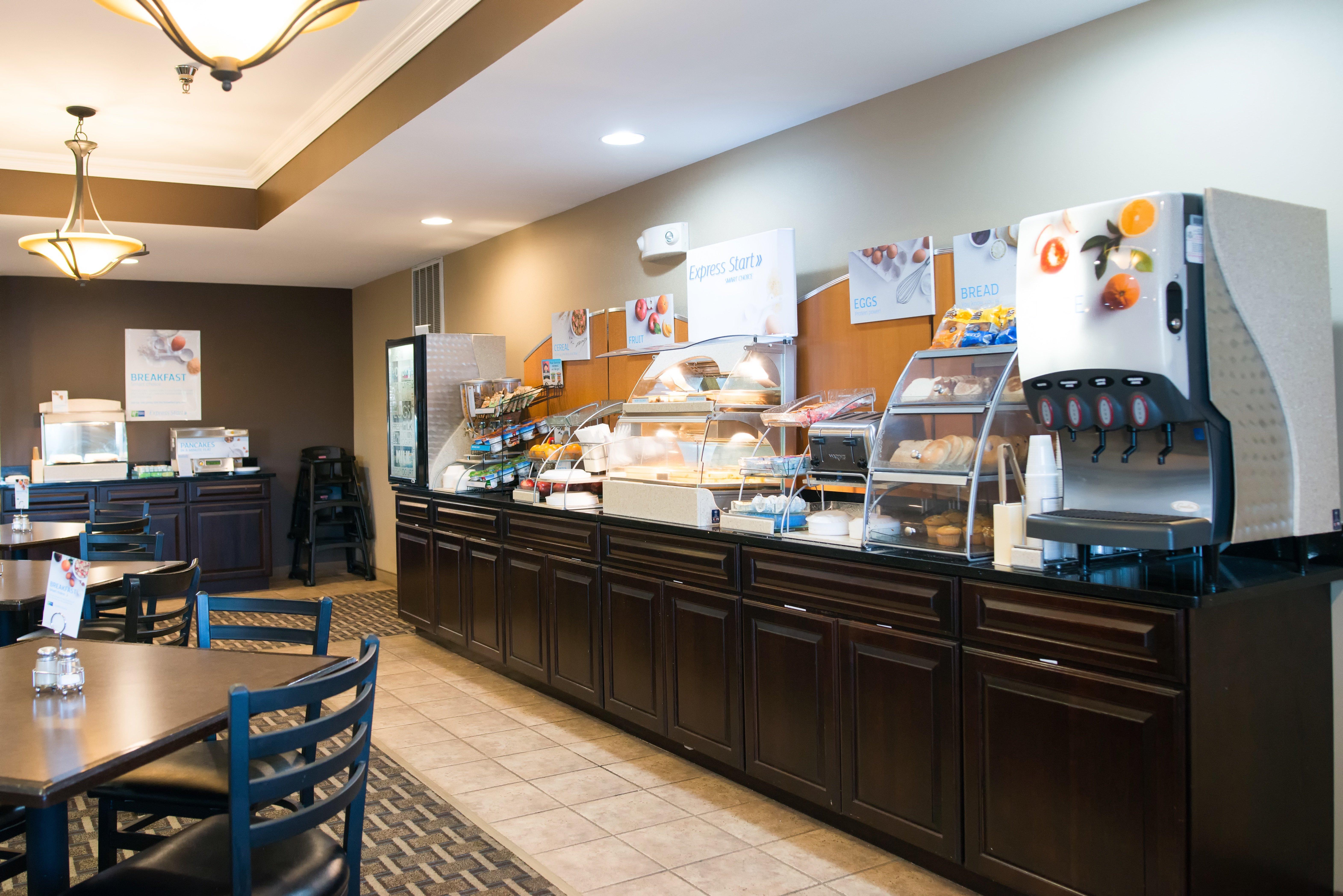 Holiday Inn Express Devils Lake By Ihg Ngoại thất bức ảnh