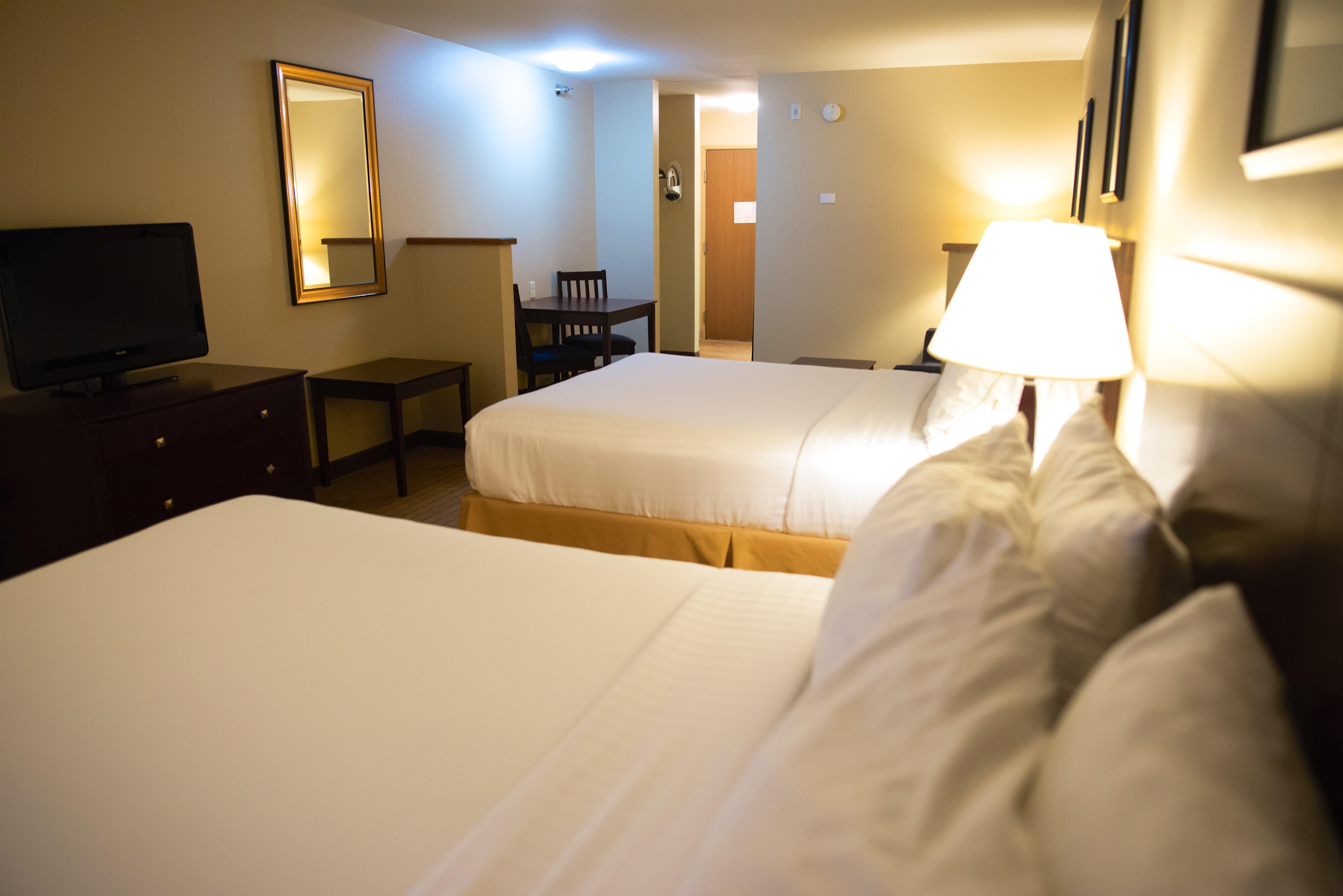 Holiday Inn Express Devils Lake By Ihg Ngoại thất bức ảnh