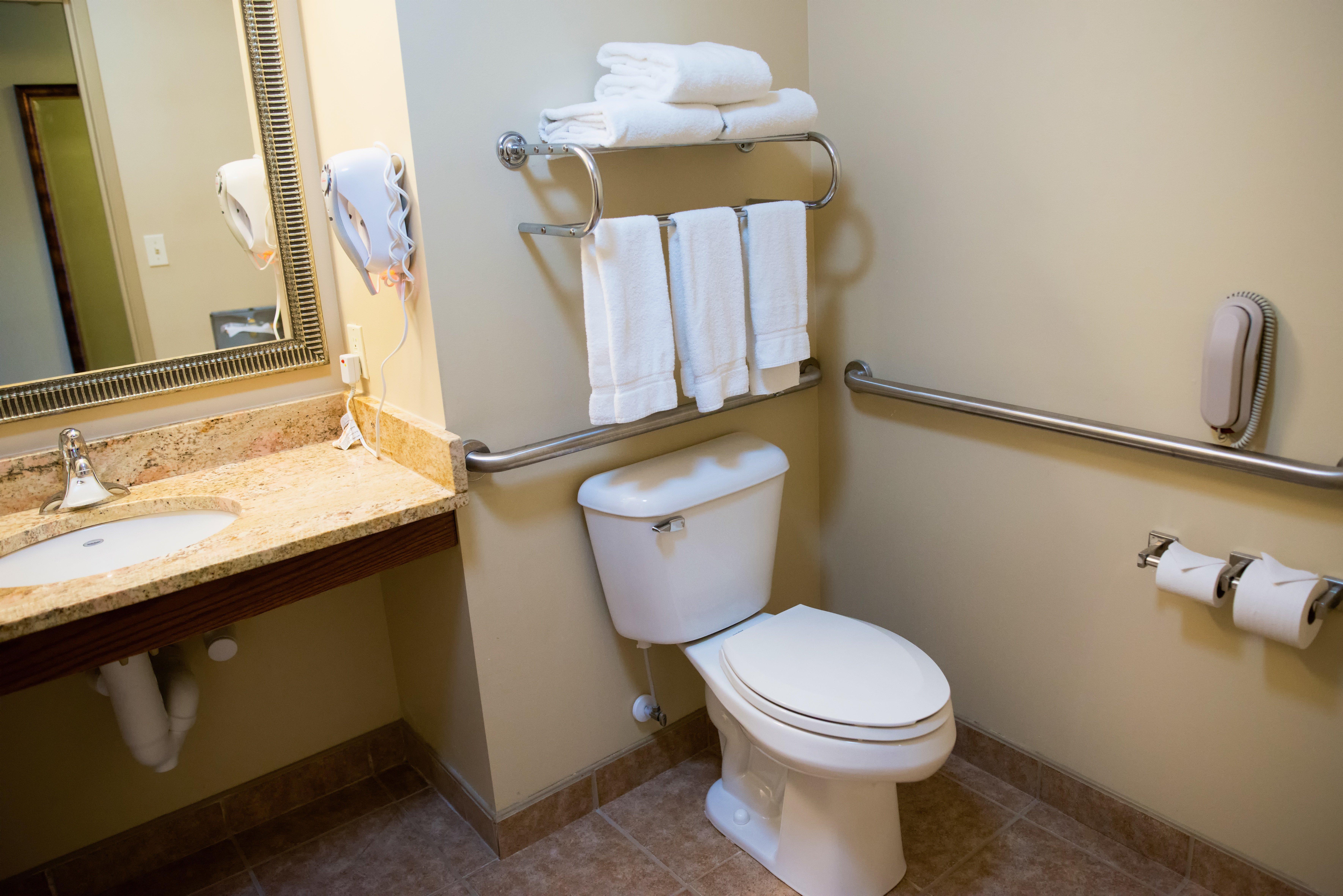 Holiday Inn Express Devils Lake By Ihg Ngoại thất bức ảnh