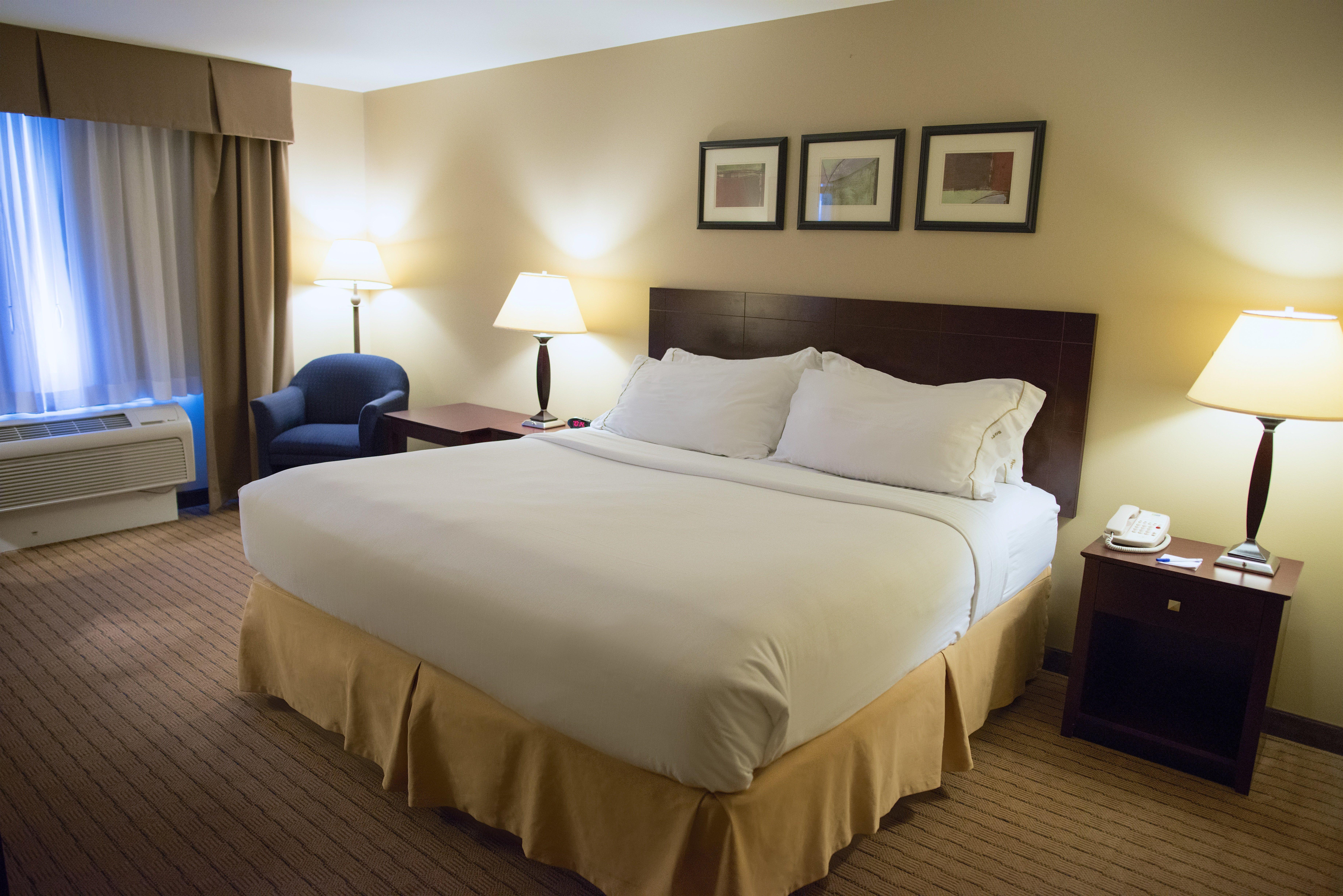 Holiday Inn Express Devils Lake By Ihg Ngoại thất bức ảnh