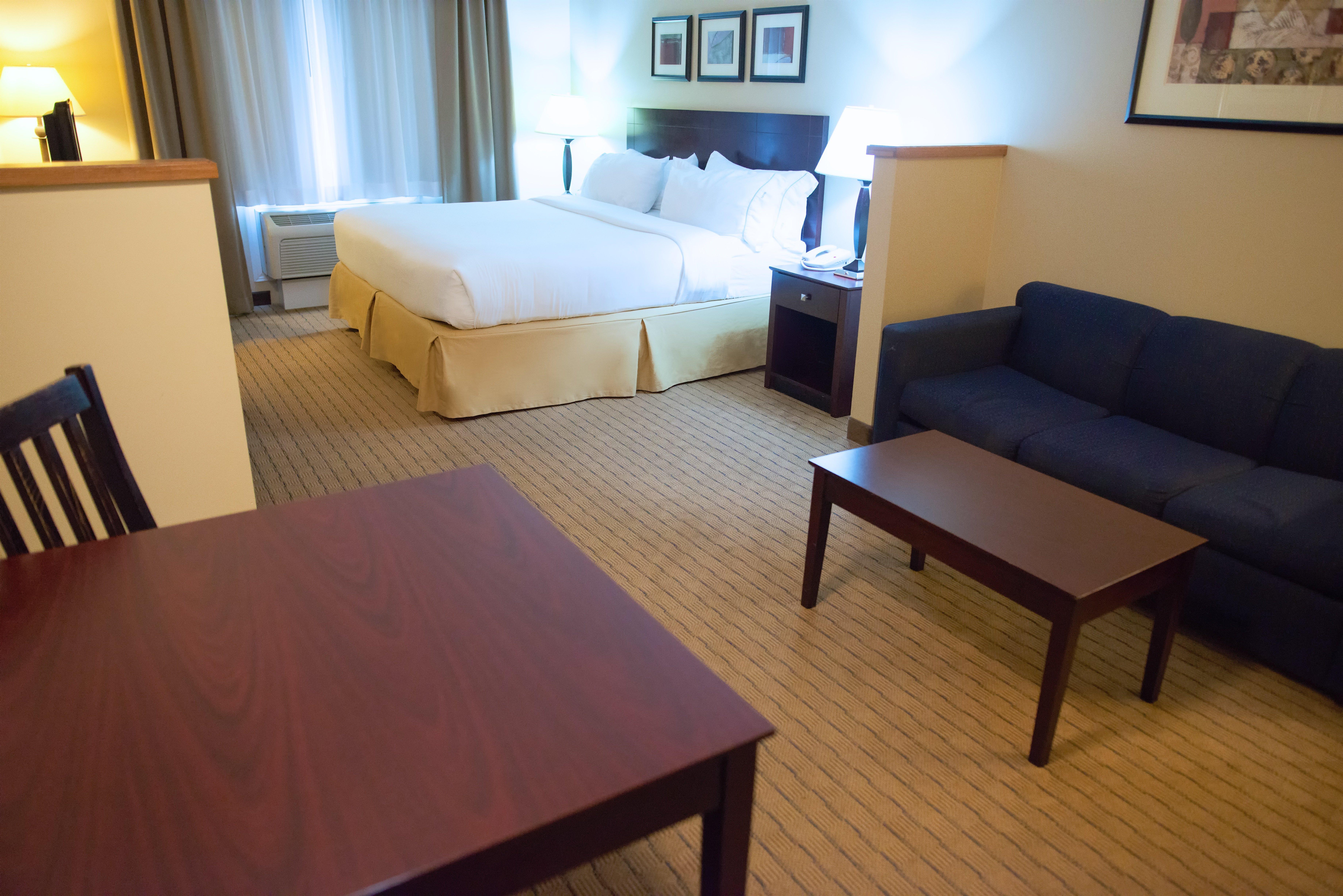 Holiday Inn Express Devils Lake By Ihg Ngoại thất bức ảnh