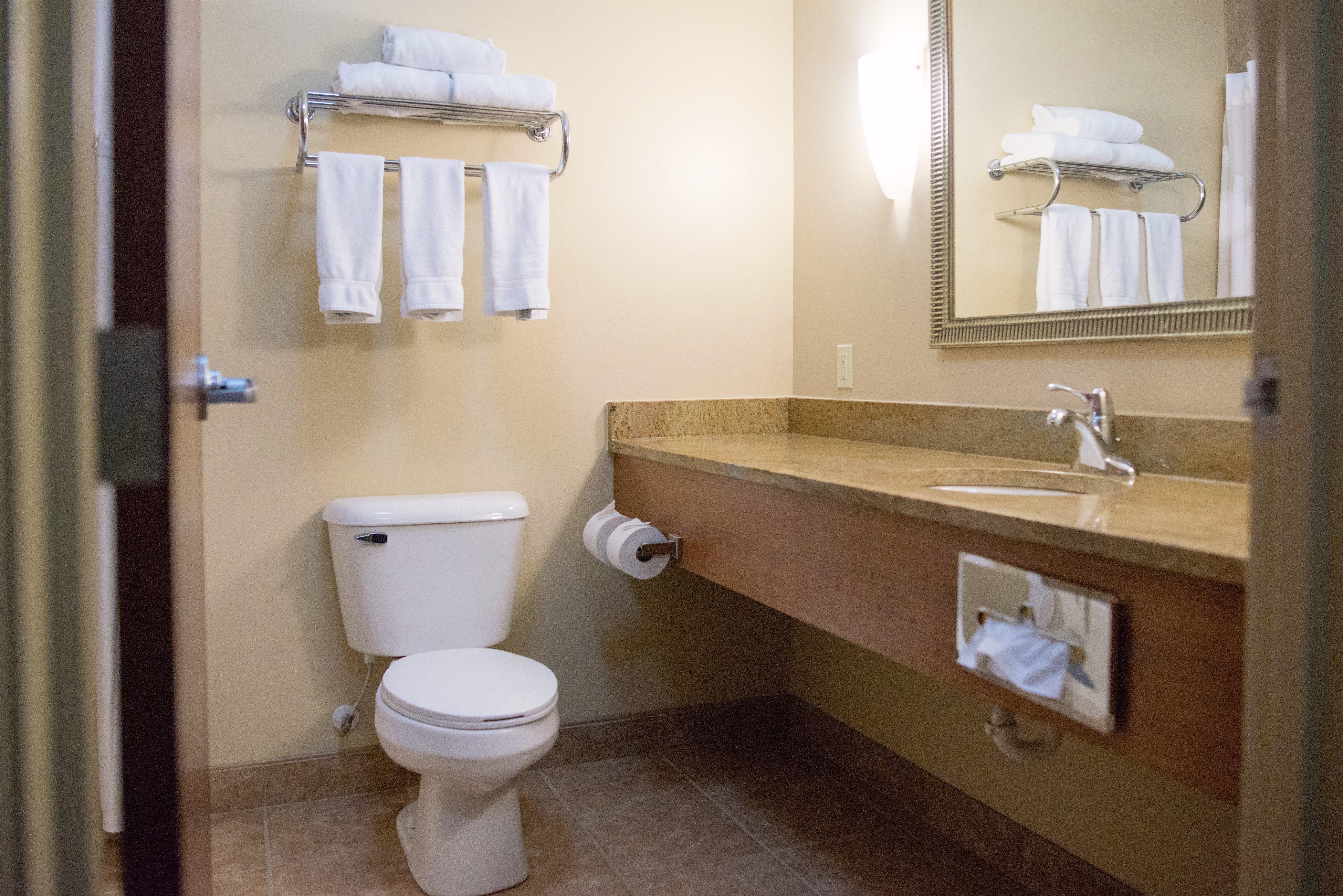 Holiday Inn Express Devils Lake By Ihg Ngoại thất bức ảnh