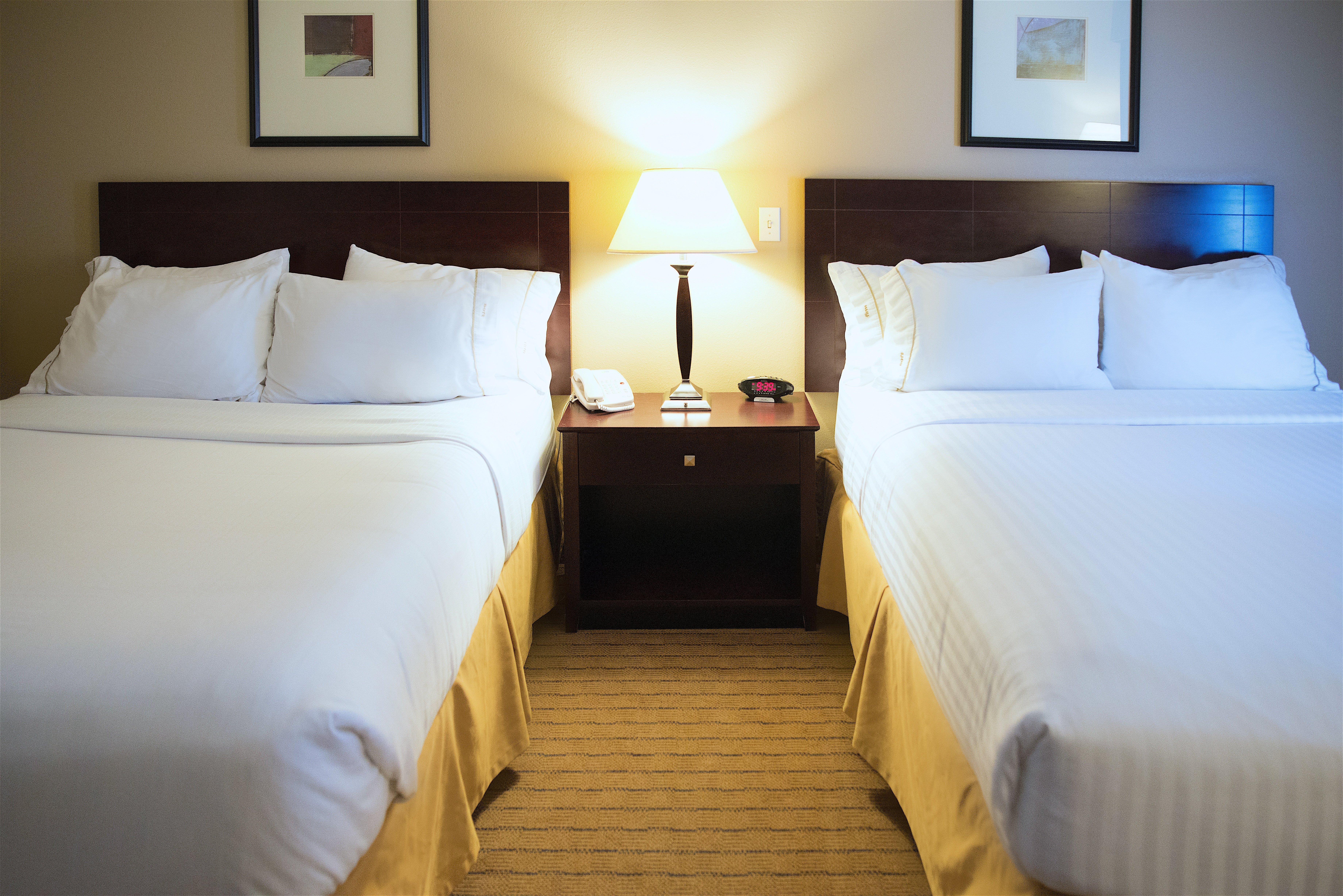 Holiday Inn Express Devils Lake By Ihg Ngoại thất bức ảnh