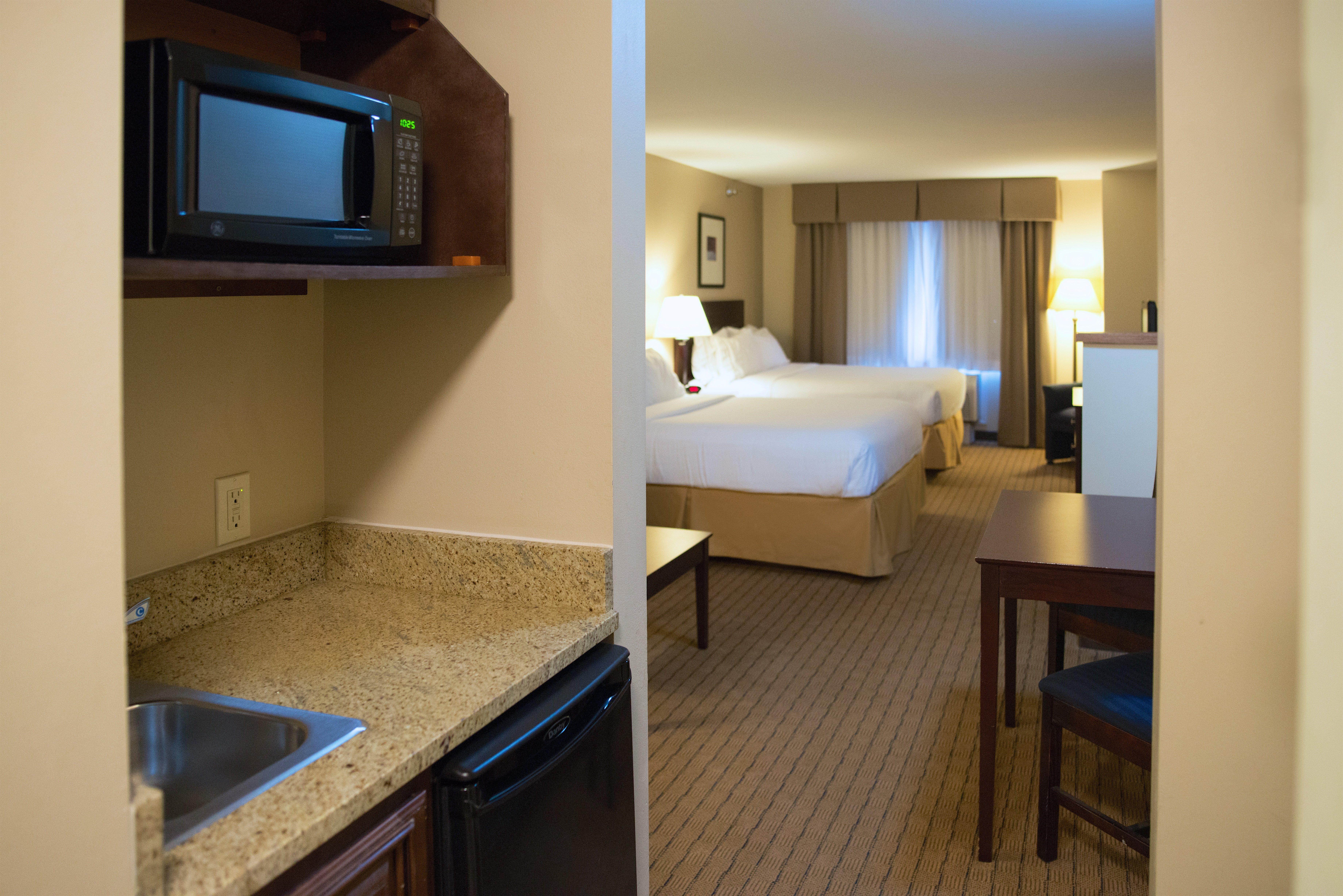 Holiday Inn Express Devils Lake By Ihg Ngoại thất bức ảnh