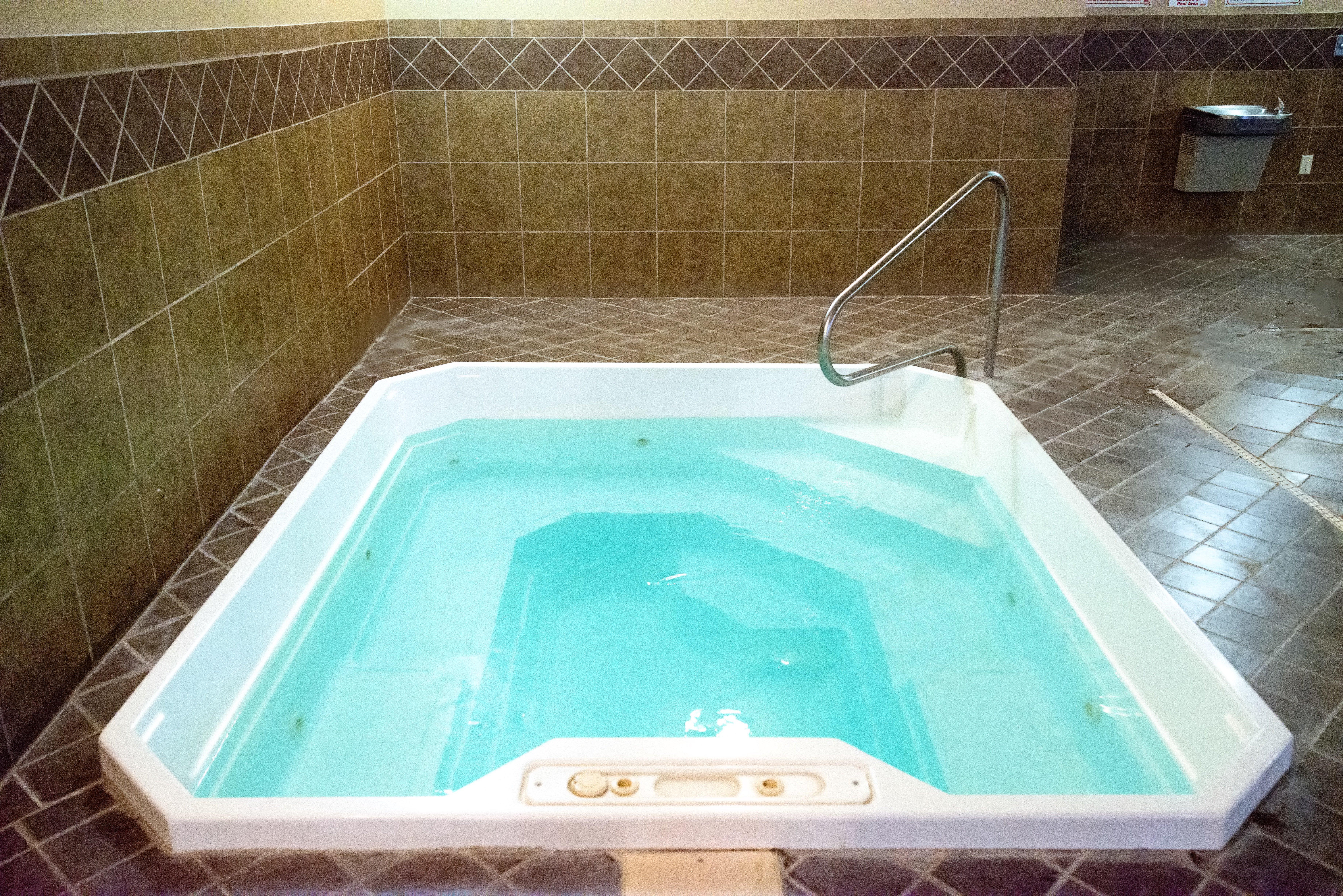 Holiday Inn Express Devils Lake By Ihg Ngoại thất bức ảnh