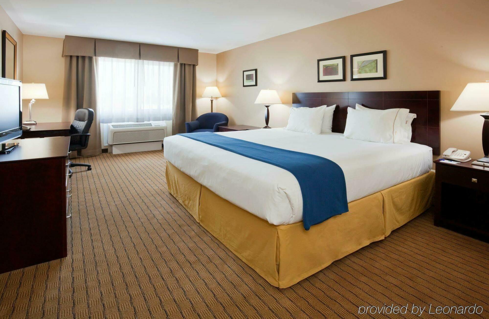 Holiday Inn Express Devils Lake By Ihg Ngoại thất bức ảnh