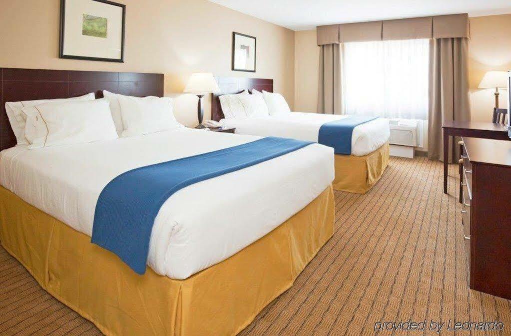 Holiday Inn Express Devils Lake By Ihg Ngoại thất bức ảnh