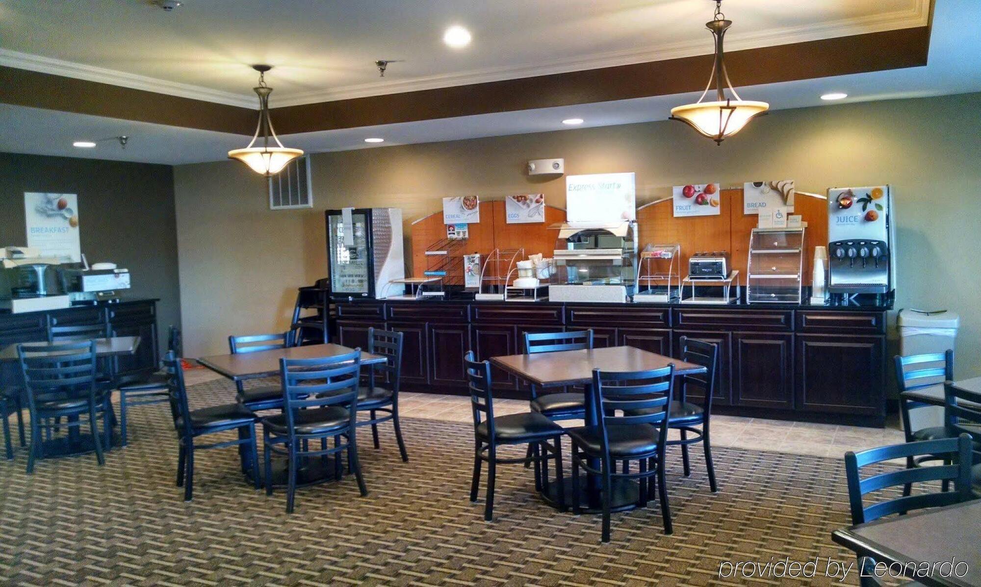 Holiday Inn Express Devils Lake By Ihg Ngoại thất bức ảnh